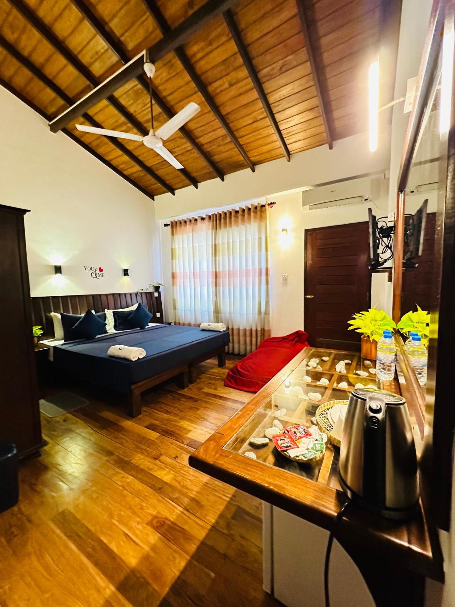 Cozy Sea View Inn Hikkaduwa Exterior photo